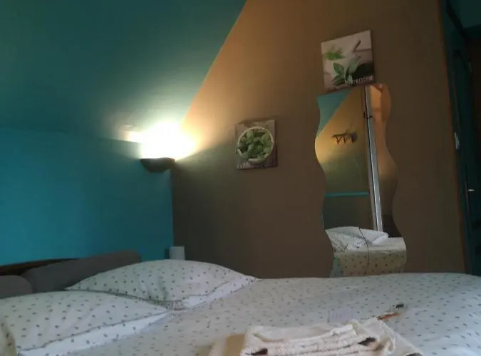 Le Relais De Chantecor 3*